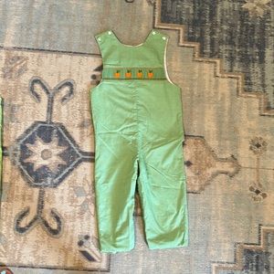 LIKE NEW Petit Bebe pumpkin smocked longall 4T